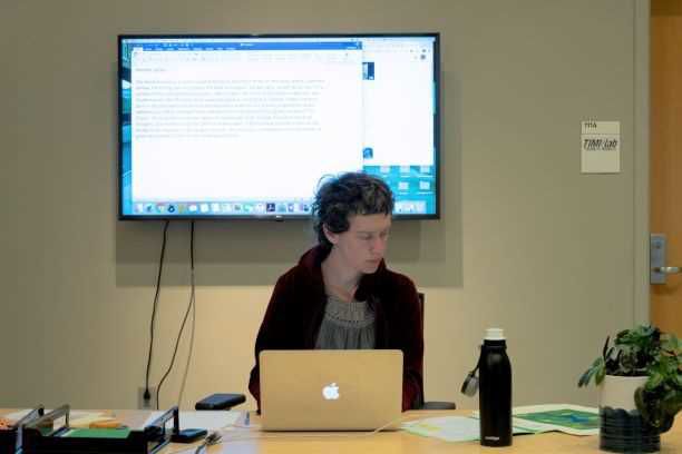 Lori Waxman writing a review during 60 Wrd/Min Art Critic Performance